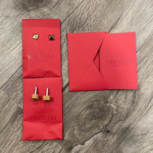 Pre loved Valentino red rock stud heels - Picture 5 of 10